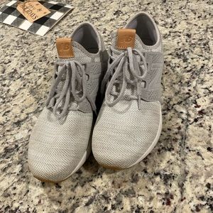 Women’s new balance sneakers